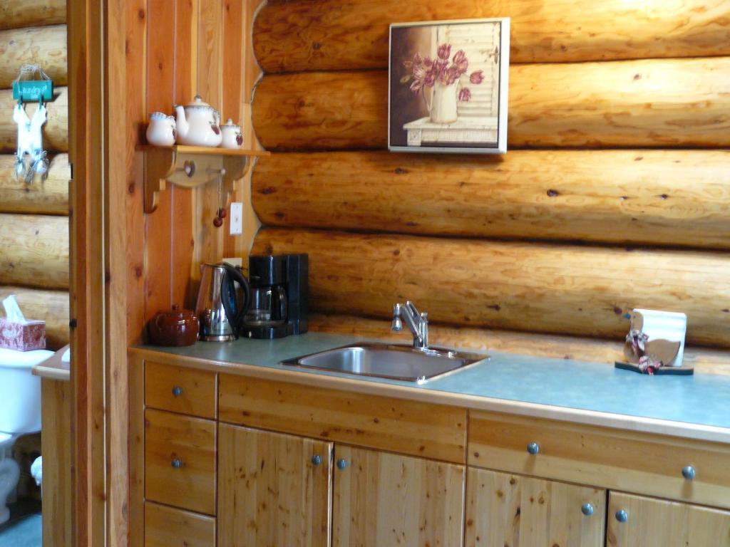 Hitching Post Resort Kelowna Quarto foto