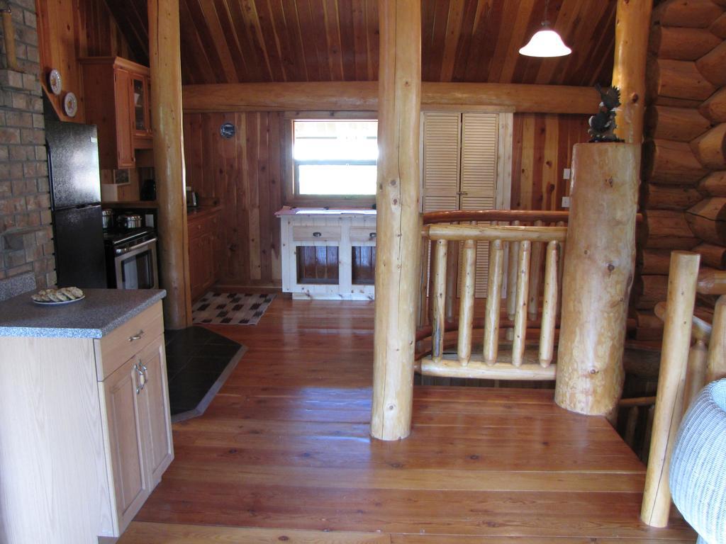Hitching Post Resort Kelowna Exterior foto